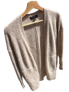 Banana Republic Soft Wool Blend Cardigan – XS (Luxury Feel!) 🤍✨